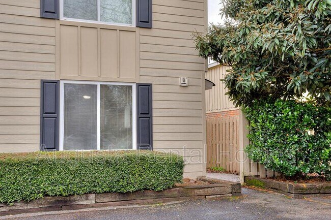 Foto del edificio - 4014 Wheeler Woods Rd