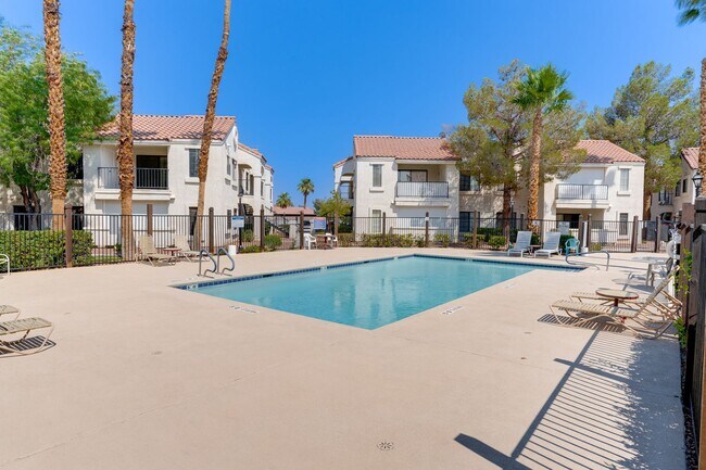 Foto del edificio - Stylish Upstairs Condo with Dual Primary S...