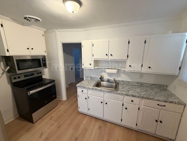 Foto del edificio - 1004 Moore St