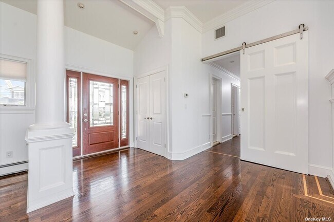 Building Photo - 65 Fairwater Ave
