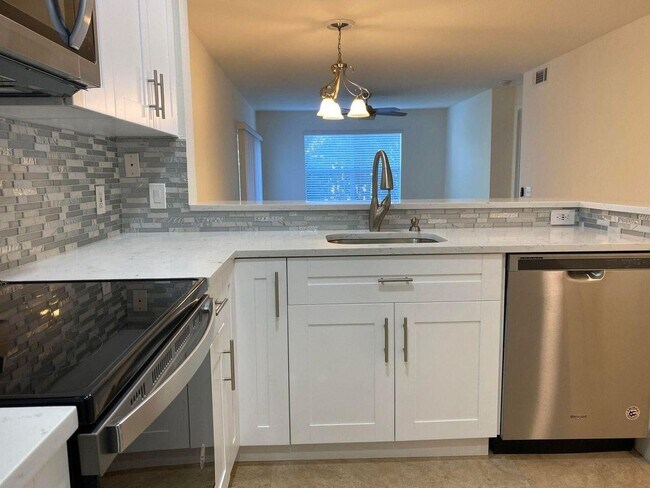 Foto del edificio - 1885 Palm Cove Blvd