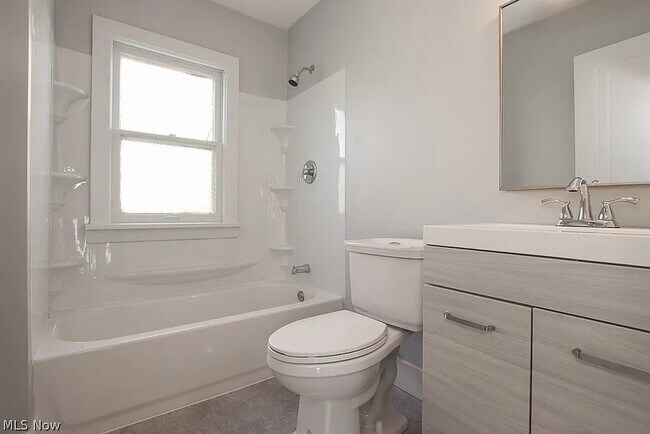 Building Photo - 12716 Thornhurst Ave
