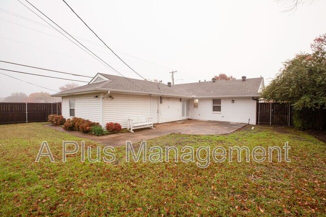 Building Photo - 9671 Lynbrook Dr