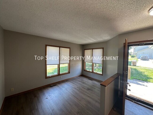 Building Photo - 9031 Carpenter Cir Dr
