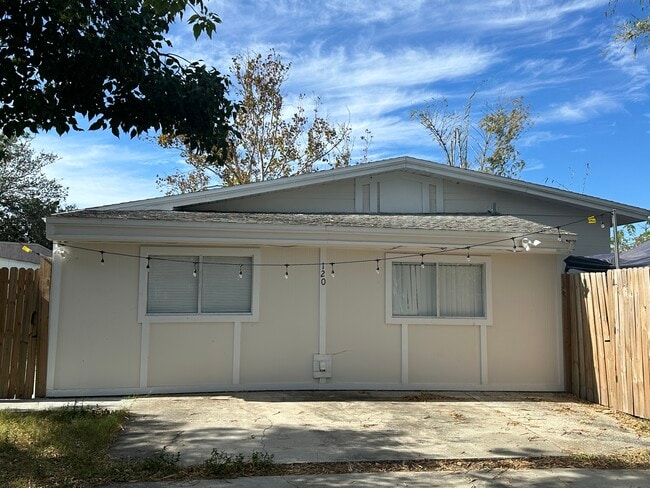 Foto del edificio - 120 N Van Buren Ave