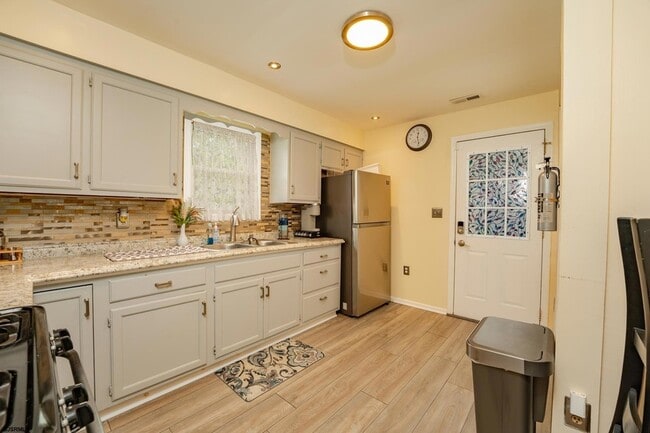 Building Photo - 545 N Connecticut Ave