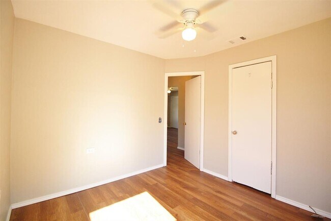 Building Photo - 623 Jonelle Ave