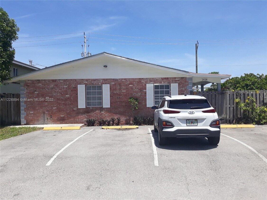 1418 Holly Heights Dr Unit 2, Fort Lauderdale, FL 33304 Room for Rent