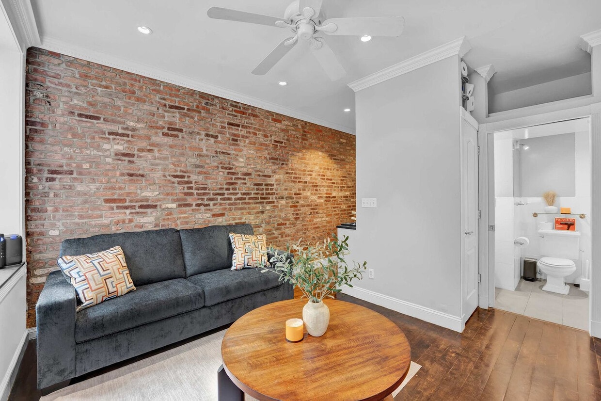 Foto principal - 340 E 18th St