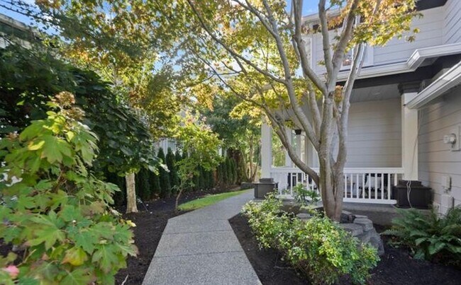 Foto del edificio - Elegant Murray Franklyn Home in Vintage Community