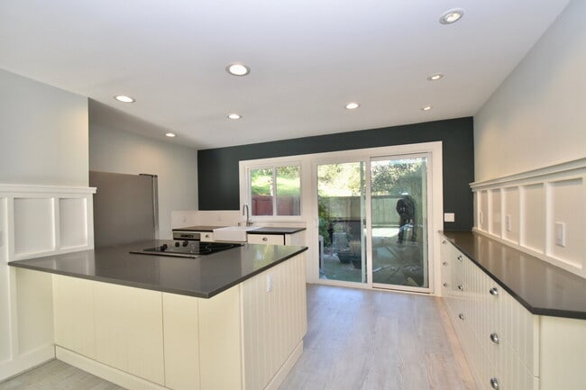 Foto del edificio - Pleasant Valley Condo with Recent Upgrades...