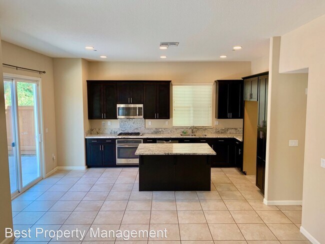 Building Photo - 4 br, 3.5 bath House - 335 Cortona Way