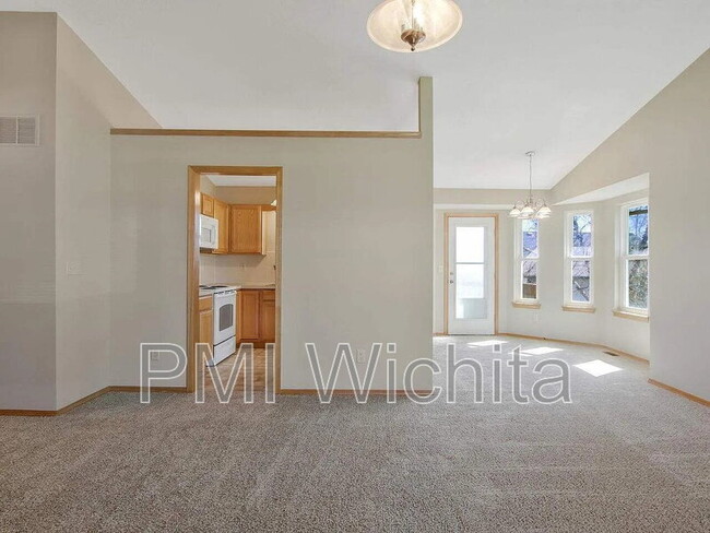 Foto del edificio - 812 S Red Oaks Cir