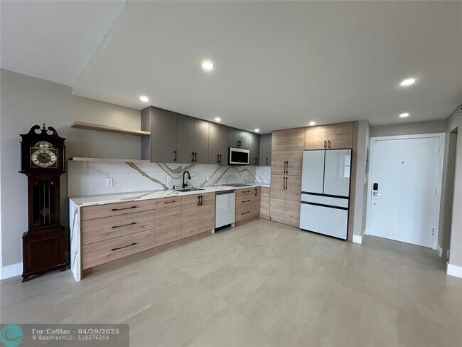 Foto del edificio - 301 N Ocean Blvd