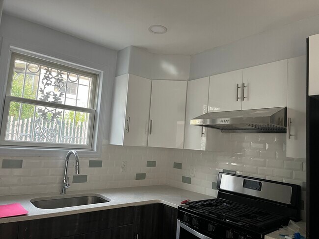 Foto del edificio - 6401 Woodhaven Blvd