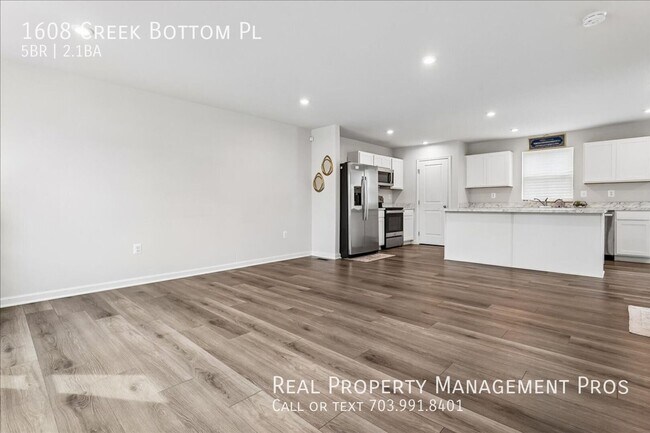 Foto del edificio - 1608 Creek Bottom Pl