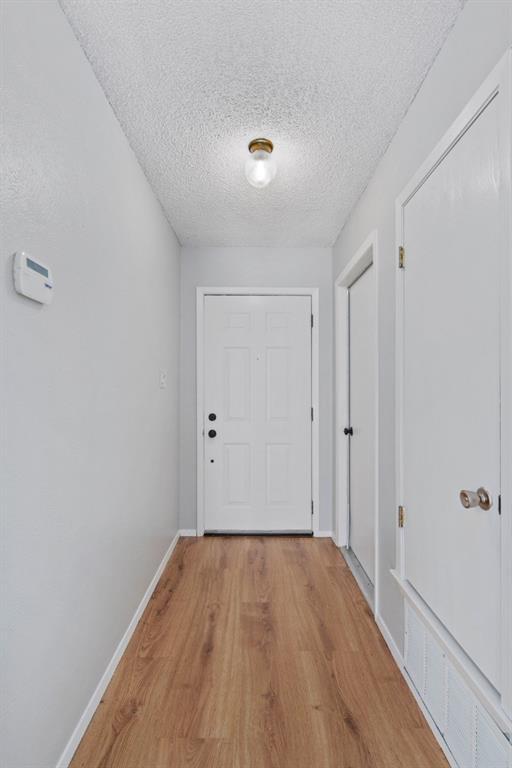 Building Photo - 2406 Meadow Brook Dr