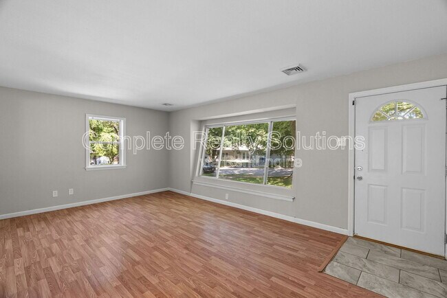 Foto del edificio - 1144 Northdale Ave