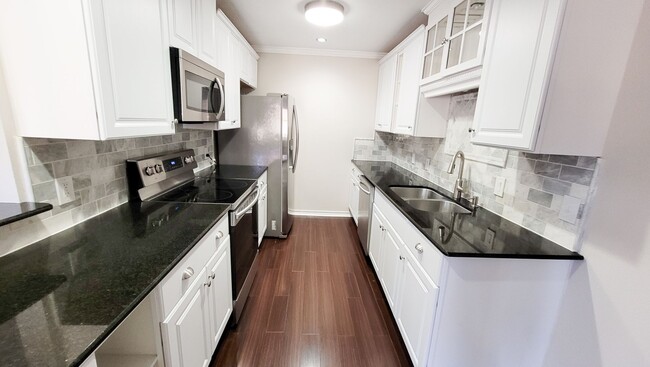 Building Photo - *Gorgeous 4 Bedroom Home*