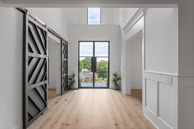 Photo - 1103 Centennial Dr House