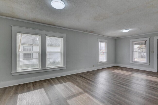 Building Photo - 2125 Annie Baxter Ave