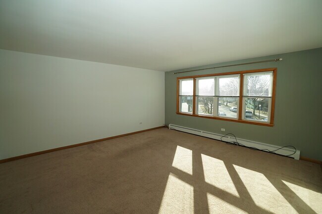Building Photo - 5733 N Elston Ave