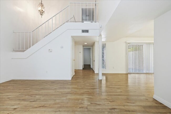 Building Photo - 4BR/3BA Condo in Canyon Crest Near UCR