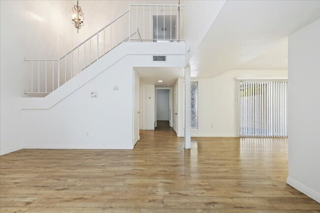 Foto del edificio - 4BR/3BA Condo in Canyon Crest Near UCR