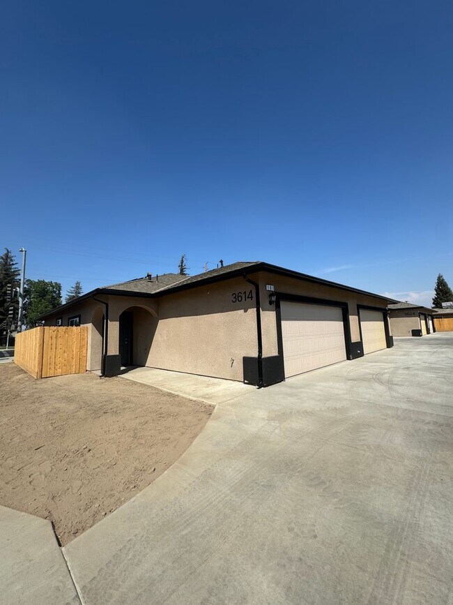 Building Photo - 3614 S County Center Dr