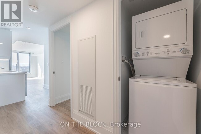 Building Photo - 556 Marlee Ave