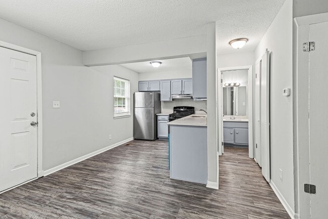 Building Photo - Summer Special! Updated 3BR Townhome with Basement + $250 Off First Month’s Rent