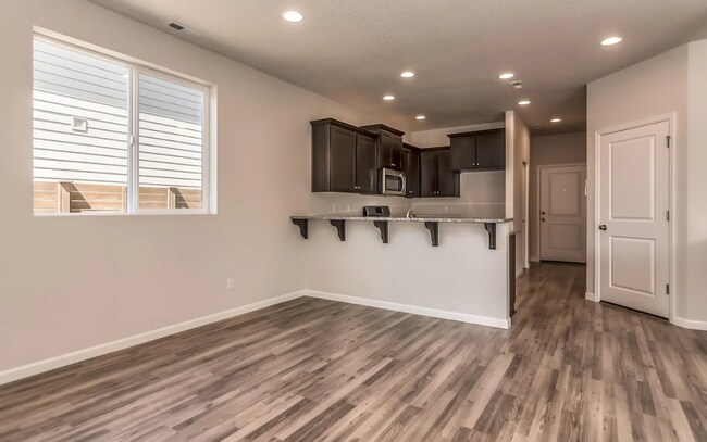 Foto del edificio - Like New 4 Bed Home Near Old Mill with A/C, Pool Access