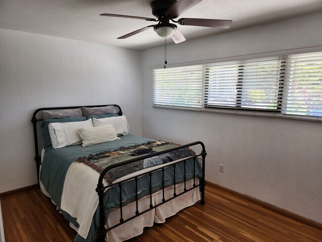 Foto del edificio - 3BD/2BD House with Spacious Backyard in La...