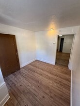 Building Photo - 708 N Lacy St