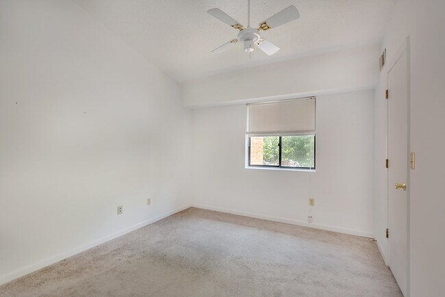 Building Photo - 112-12 Turtle Creek Rd