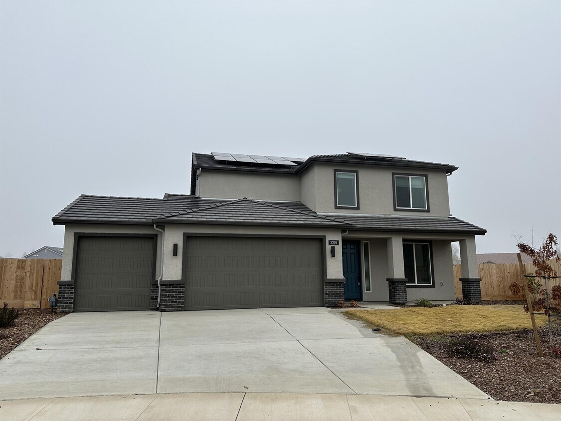 Primary Photo - 2210 S Oakhurst Ct