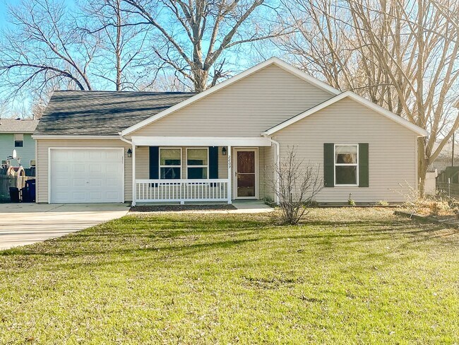 Foto del edificio - Three Bedroom Home