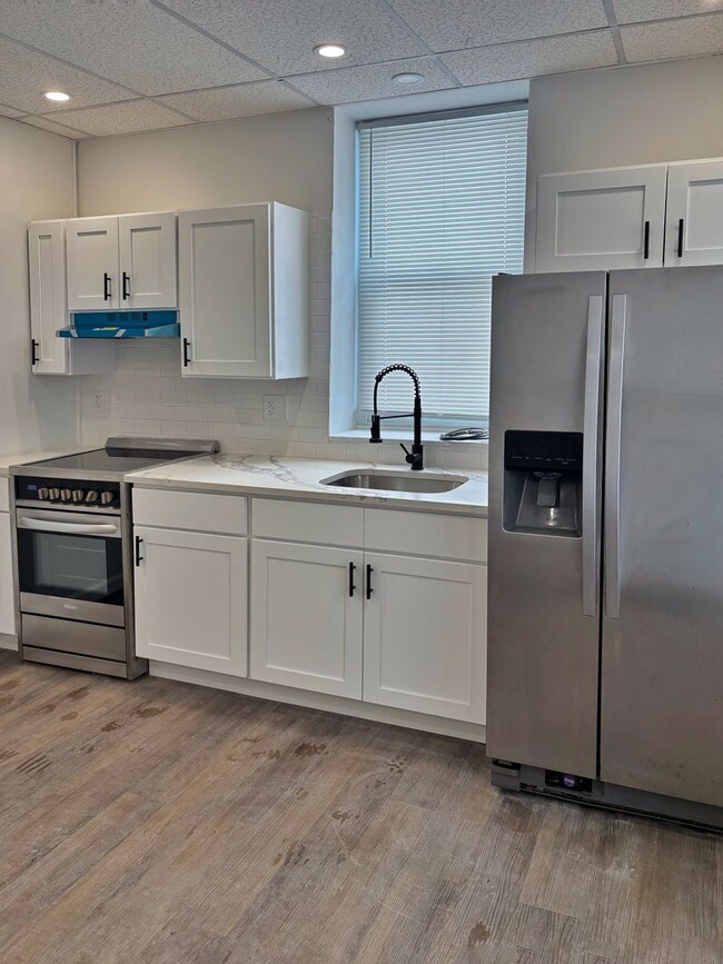 Building Photo - 1002 S 6th St