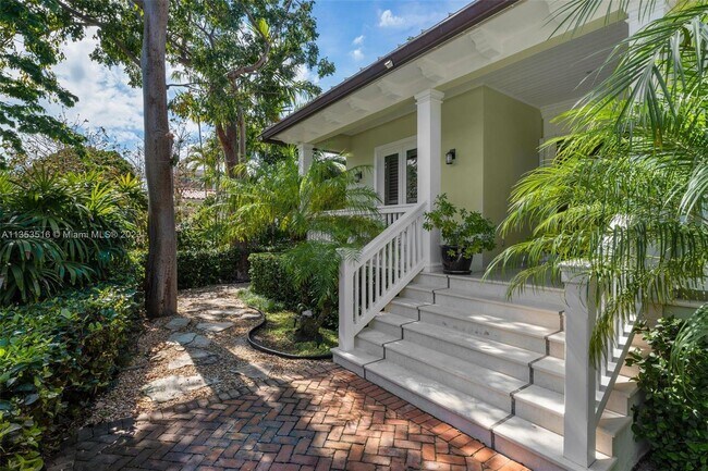 Foto del edificio - 215 Buttonwood Dr