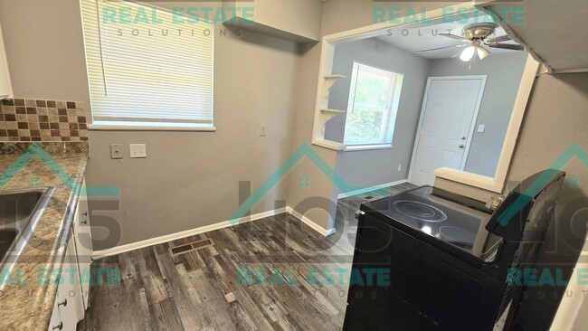 Building Photo - 3 Bed 1 Bath Mid-Del Schools