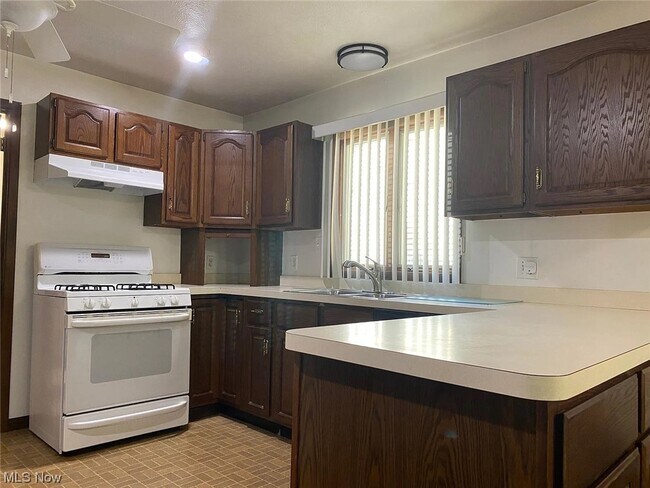 Foto del edificio - 6583 Harris Rd