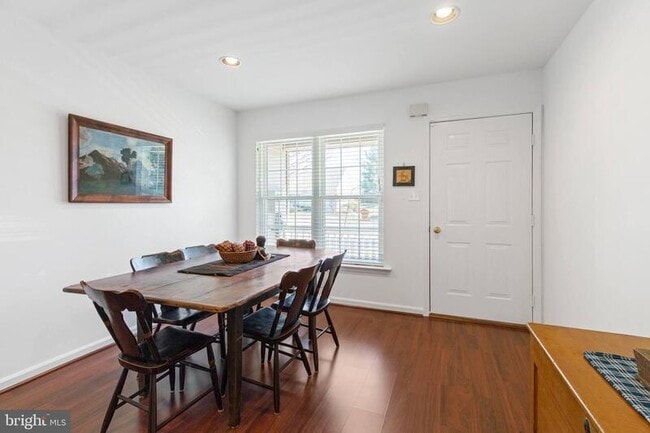 Building Photo - 12 Burr Oak Dr