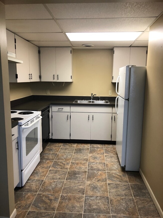 Building Photo - 900 E Ohio St