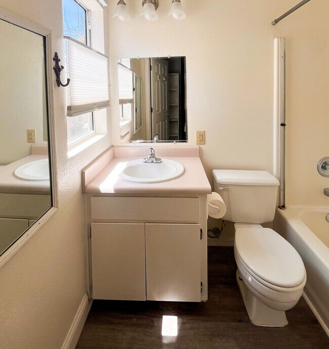 Building Photo - GO928#E &amp; F-Lotti, Carole Kelly