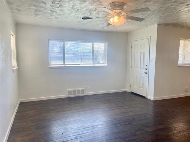 Foto principal - 6817 Briley Dr