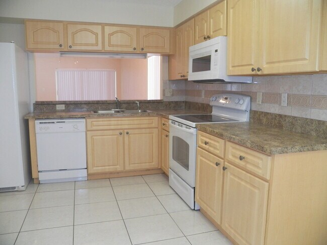 Foto del edificio - 411 Abigail Rd