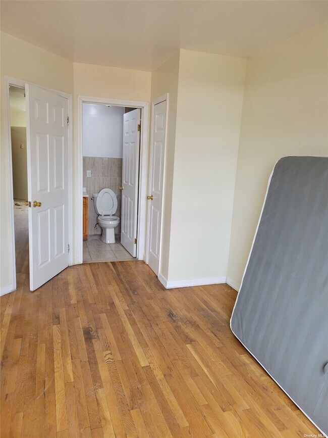 Building Photo - 105-8 101st Ave