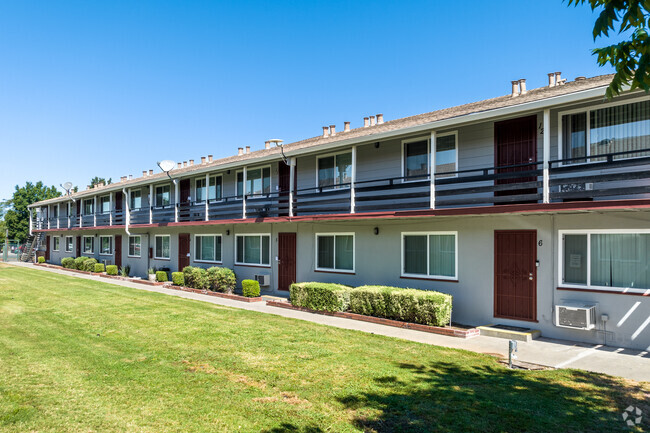 Building Photo - Country Club Apartments