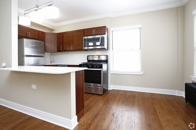 Building Photo - 901 W Argyle St