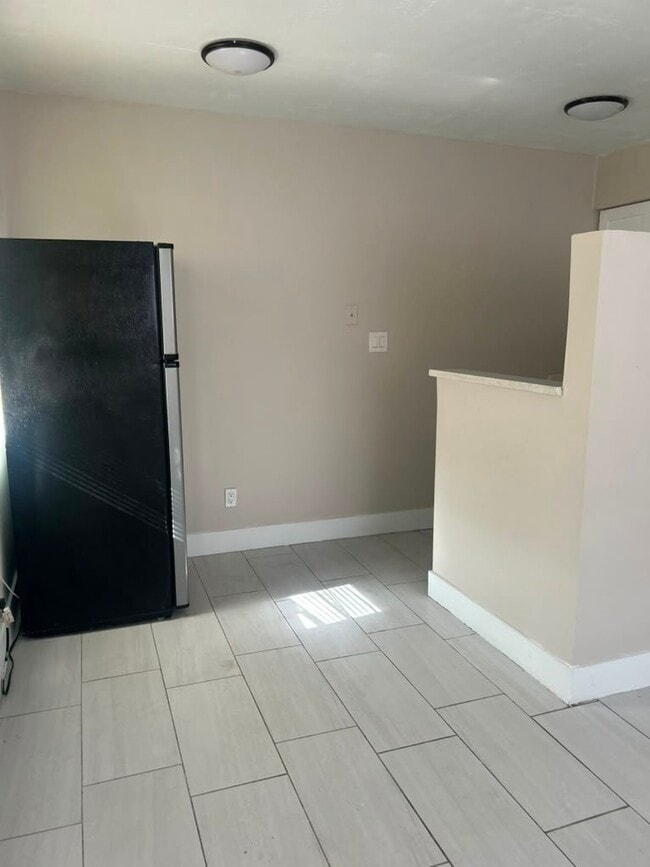 Building Photo - 3639 SW 13th Ct